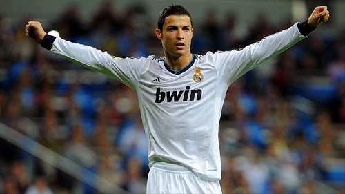 萨拉赫C罗面临相似十字路口，无法接受境遇的巨星将如何抉择？（萨拉赫与C罗同处抉择关口：不甘现状的巨星将走向何方？）