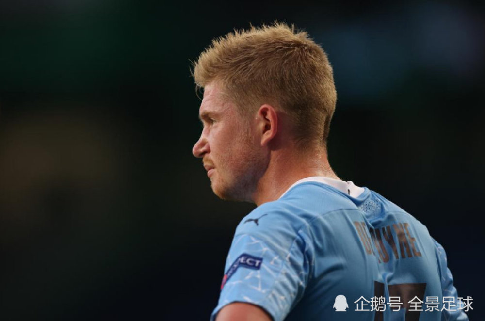 托尼：前锋不应在无意义的跑动上浪费精力，而是更专注于进球（托尼：前锋应减少无谓跑动，把精力用于进球）