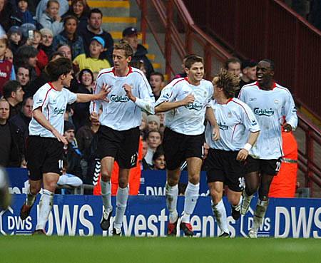 把赛车运动带回家乡，金彭携手赛车名将绘就体育+新图景（赛车回归家乡，金彭联手赛车名将共启体育+新篇章）