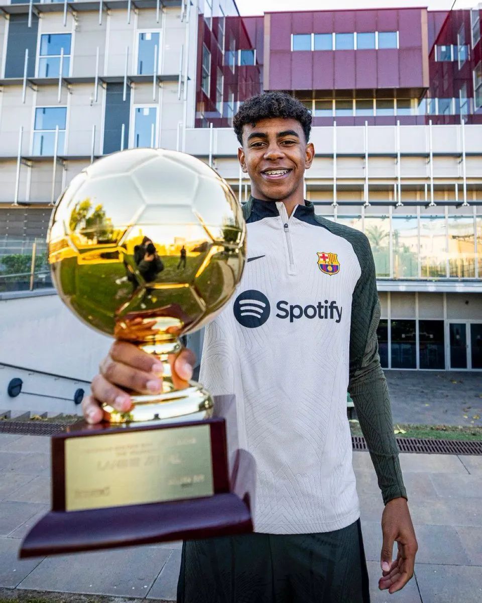 高尔夫球场维护有多烧钱？（维护一座高尔夫球场要花多少钱？）