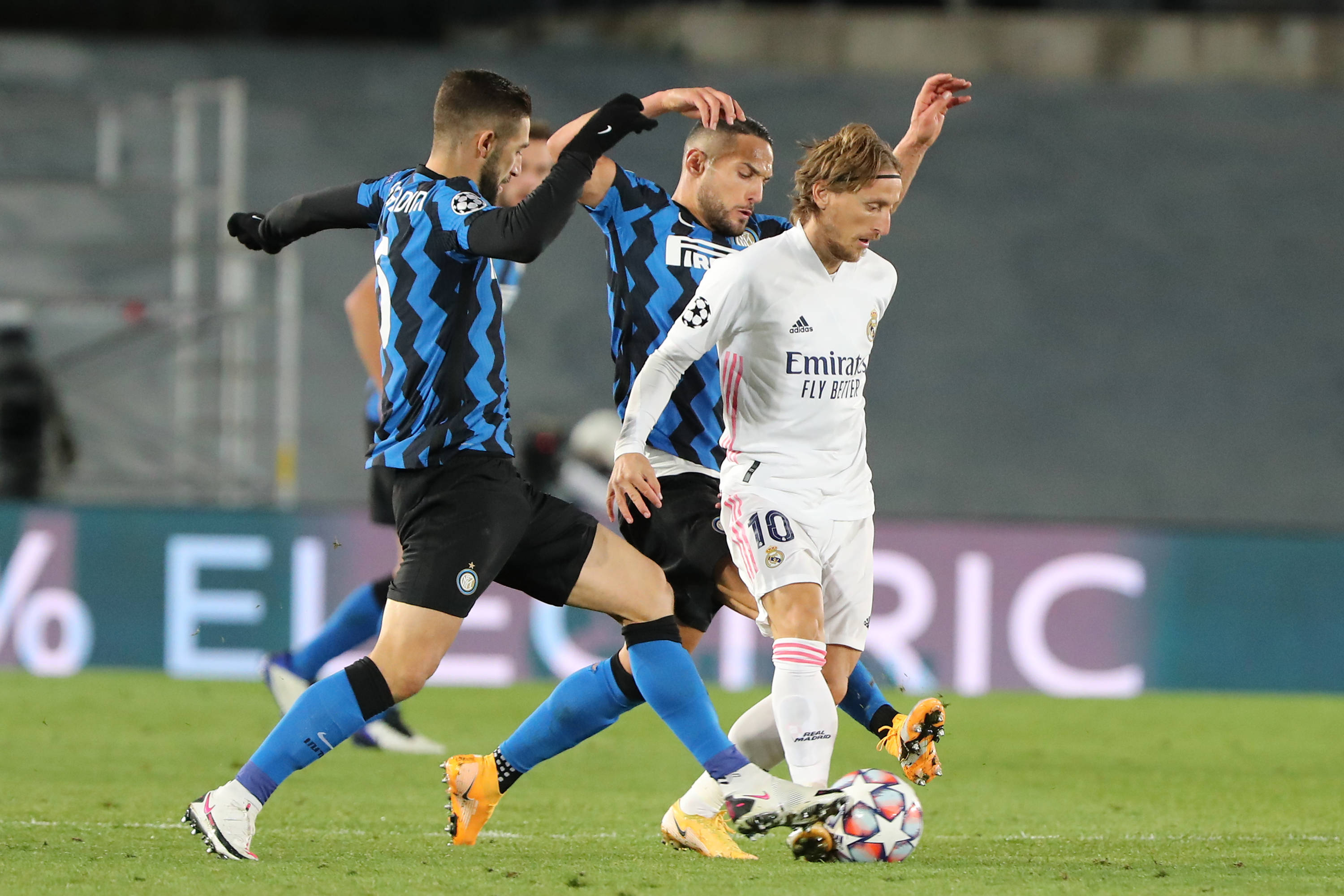 梅西在世界杯踢欧洲球队6进球6助攻！C罗踢南美是0进球0助攻！（世界杯数据：梅西对欧洲队6球6助，C罗对南美0球0助）