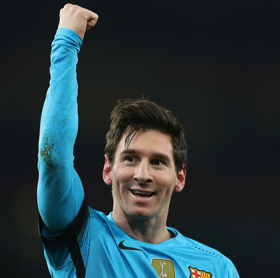 凯恩切换到“全能战士”模式，拜仁可以专心打欧冠了！（凯恩开启全能战士模式，拜仁得以专注欧冠！）