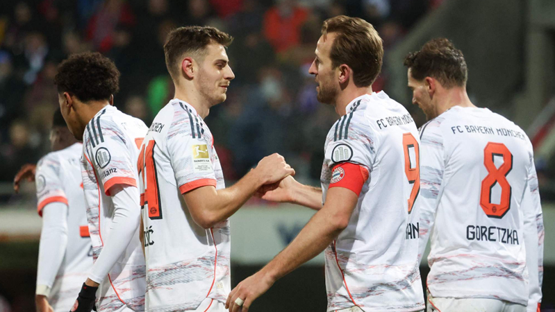 单场打入两粒头球，孔德是欧冠改制以来巴萨球员第一人（孔德单场双头破门，成为欧冠改制后巴萨第一人）