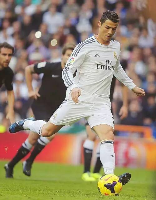 意甲最新积分战报 又是1球小胜！AC米兰3连胜 超国米那不勒登顶（最新意甲积分榜：AC米兰再以一球险胜取三连胜，反超国米那不勒斯登顶）