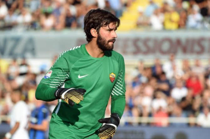 致敬李惠堂，赞助商犀旺送给魏祥鑫一颗柚子足球（犀旺致敬李惠堂，为魏祥鑫赠送一颗柚子足球）