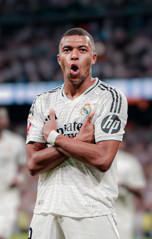 卡拉格：维拉要想夺冠，罗杰斯得拿出英超赛季最佳球员的表现（卡拉格：若维拉要冲冠，罗杰斯必须踢出英超赛季MVP级表现）